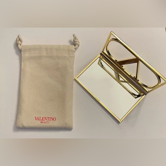 NEW Valentino Beauty Compact Mirror With Pouch - Picture 5 of 5